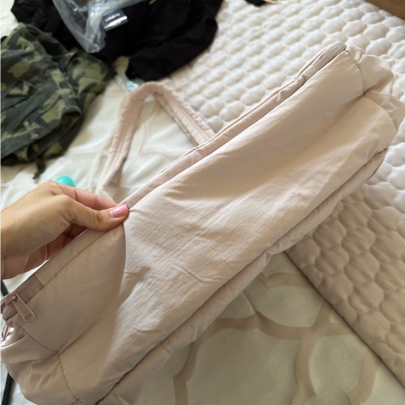 BAGSMART Women's Cream Laptop Bag - Picture 4 of 4